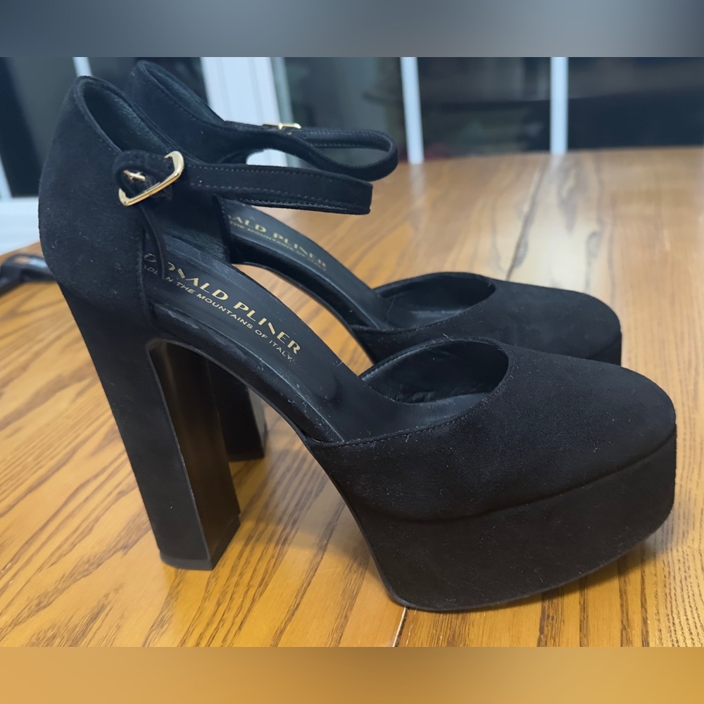 Donald J. Pliner Black Suede Platform Shoes 38 (shoe26)